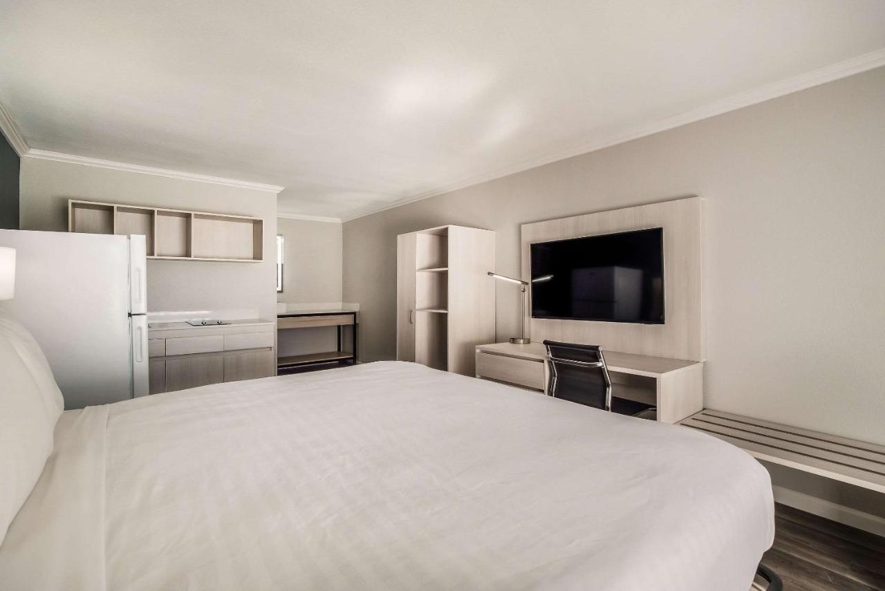 Mainstay Suites Флоренс Экстерьер фото