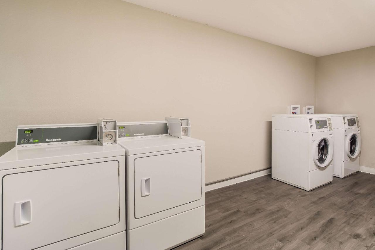 Mainstay Suites Флоренс Экстерьер фото