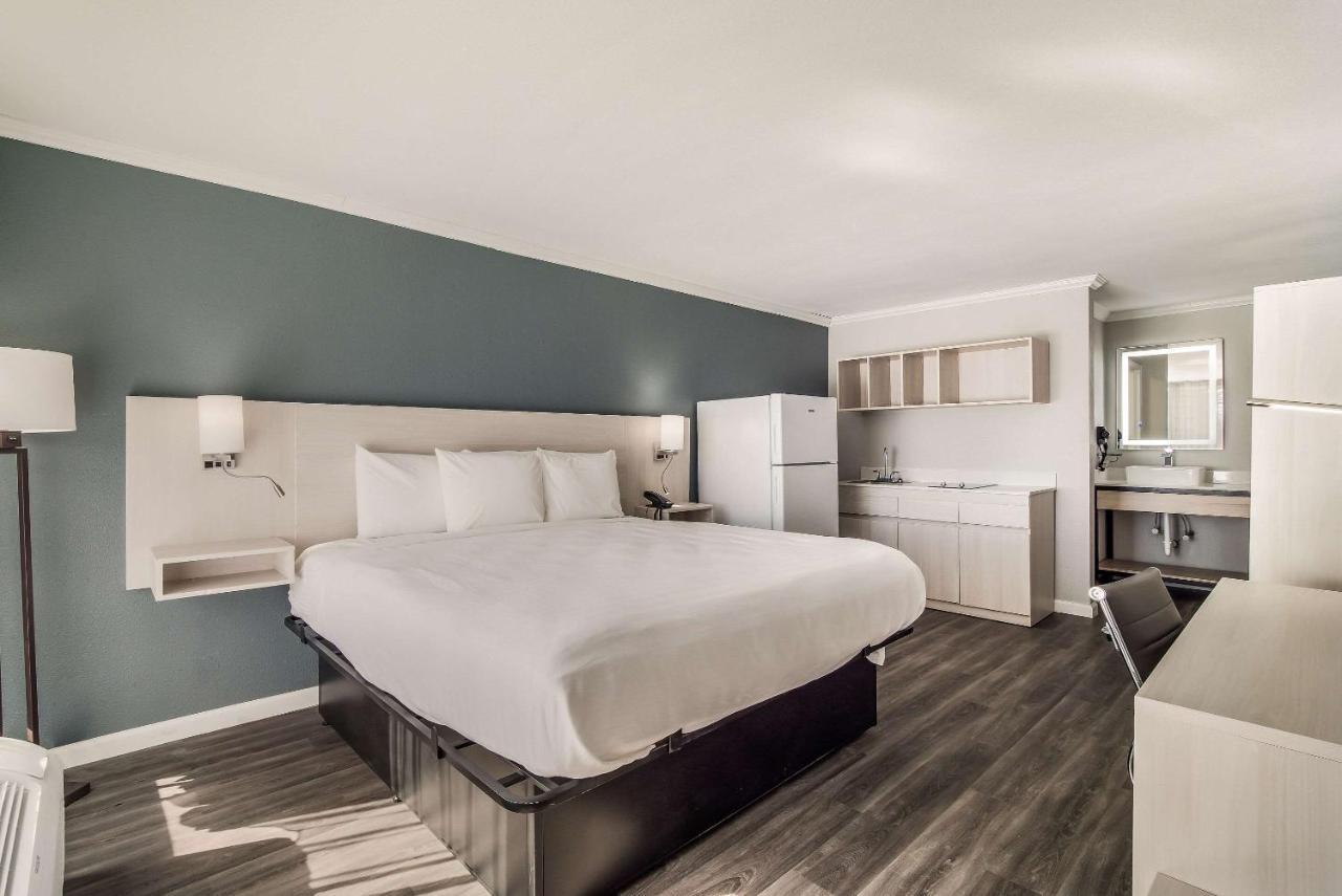 Mainstay Suites Флоренс Экстерьер фото