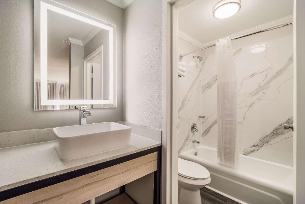 Mainstay Suites Флоренс Экстерьер фото