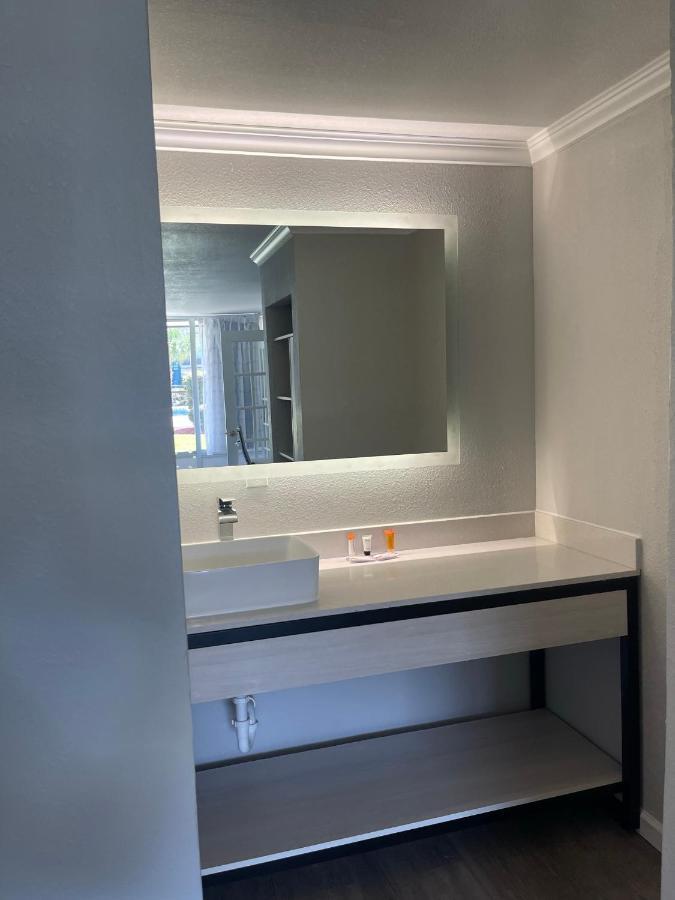 Mainstay Suites Флоренс Экстерьер фото